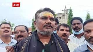 వీఆర్వోలను క్షమాపణ కోరిన పలాస మున్సిపల్ కమిషనర్