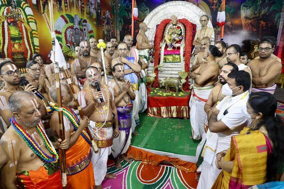 Tiruchanoor Temple: సూర్యప్రభ వాహనంపై సిరుల‌త‌ల్లి పద్మావతి.. భక్తులకు కన్నుల పండుగ