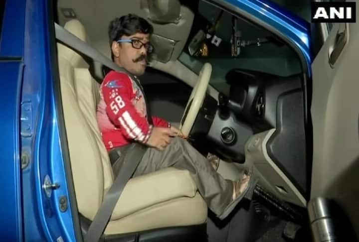 hyderabad man Gaddipally Shivpal becomes first indian dwarf who obtain driving license માત્ર 3 ફૂટના શિવપાલને મળ્યું ડ્રાઈવિંગ લાયસંસ, શિવપાલે લાયસંસ મેળવવા કરેલી કરામતની વાત જાણીને દંગ થઈ જશો