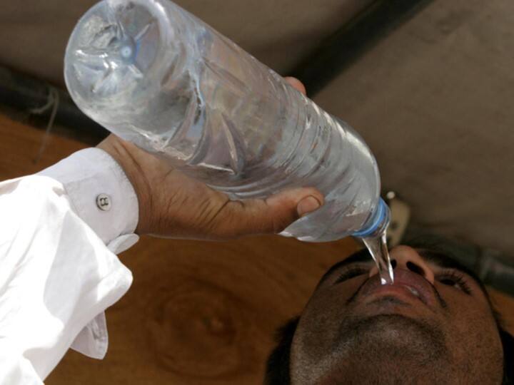 Are you drinking water from a plastic bottle? ப்ளாஸ்டிக் பாட்டிலில் தண்ணீர் அருந்துபவரா நீங்கள்? ஆபத்து.. .ஆபத்து...!
