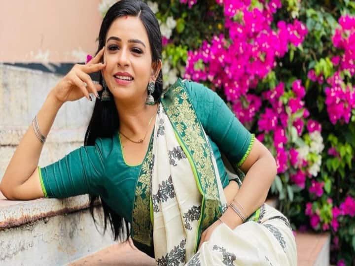 வக்கீலாவது கனவு..தடைபட்ட திருமணம்.. தடைகள் தாண்டிய திவ்யா கணேஷின் வாழ்க்கை.. Lawyer is a dream..but she has succeeded in the opportunity she got on the big screen bakkiyalakshmi serial actress divya ganesh வக்கீலாவது கனவு..தடைபட்ட திருமணம்.. தடைகள் தாண்டிய திவ்யா கணேஷின் வாழ்க்கை..