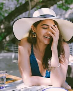 Pooja Hegde: స్మైలింగ్ ఫోజులిచ్చిన 'జిగేలు రాణి'.. ఫొటోలు వైరల్..