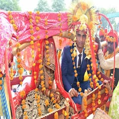 Tikamgarh DSP Wedding: टीकमगढ़ के डीएसपी संतोष पटेल ने सादगी से की शादी, हर तरफ हो रही चर्चा, देखे तस्वीरें