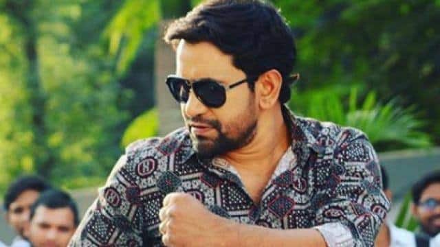 दिनेश लाल ने गाना अपने बड़े भाई से सीखा था. शुरू में जब वो किसी जगह गाना गाने जाते थे तो उन्हें कोई पैसे नही दिए जाते थे. इससे तंग आकर दिनेश ने अपने खुद के म्यूजिक एलबम निकालने शुरू किए. काफी मेहनत के बाद उनकी एलबम बुढ़वा में दमदार बना और उसके बाद निरहुआ सटीक रहे हिट हो गई औऱ यहां से उनकी सफलता का सफर शुरू हुआ.