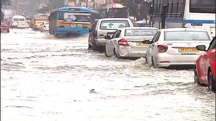 কলকাতায় আজ বিকেলের পর থেকে বৃষ্টি কমবে। কাল থেকে দক্ষিণবঙ্গে আবহাওয়ার উন্নতি।