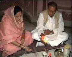 Famous Couples Of UP Politics: डिंपल-अखिलेश यादव के अलावा यूपी के ये पति पत्नी भी हैं राजनीति में एक्टिव