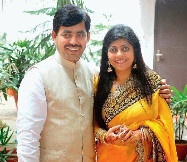 शाहनवाज हुसैन बीजेपी के बड़े नेता हैं. अटल बिहारी वाजपेयी की सरकार में शाहनवाज मंत्री भी रहे. शाहनवाज ने रेनू शर्मा से शादी की है. रेनू हिंदू परिवार से हैं तो वहीं शाहनवाज मुसलमान. लेकिन इनके प्यार में धर्म आड़े नहीं आ सका.