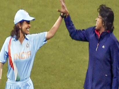 Anushka Sharma Drops Out of Cricketer Jhulan Goswami Biopic Anushka Sharma | கிரிக்கெட் வீராங்கனை ஜுலான் கோஸ்வாமி வாழ்க்கை வரலாற்று படம்.. விலகினாரா அனுஷ்கா ஷர்மா? ஏன்?
