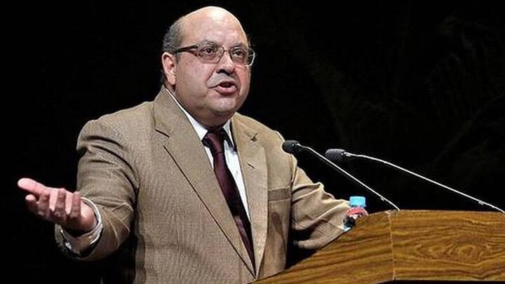 फाली नरीमन का नाम भी देश के सबसे महंगे वकीलों की लिस्ट में है. बताया जाता है कि सुप्रीम कोर्ट में एक सुनवाई के लिए फाली नरीमन आठ से पंद्रह लाख रुपये तक फीस चार्ज करते हैं.