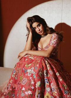 Actress Janhvi Kapoor | அழகான ராட்சசியே.. நடிகை ஜான்வி கபூரின் அசத்தலான் க்ளிக்ஸ்!!