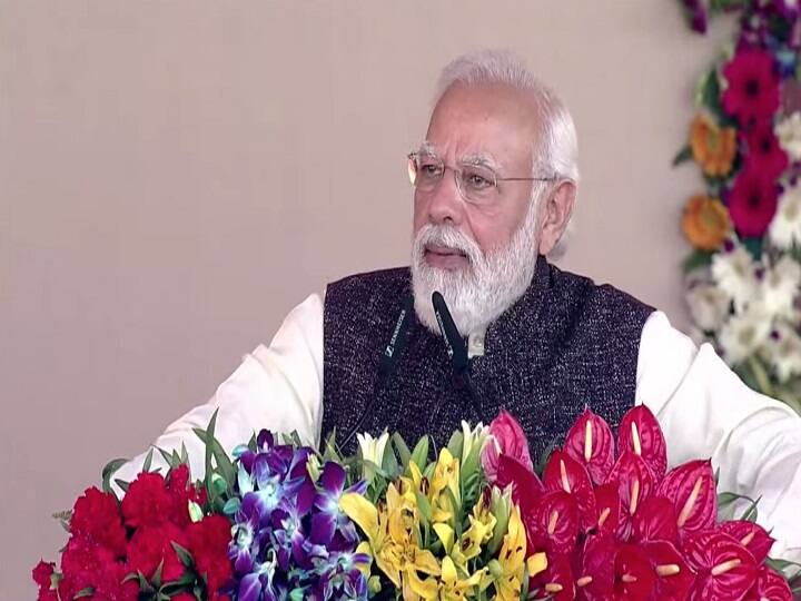 PM Modi in Gorakhpur: PM Modi said in Gorakhpur - we stopped the misuse of urea, India's money will be spent in India only PM Modi in Gorakhpur: गोरखपुर में पीएम मोदी बोले-  हमने यूरिया का गलत इस्तेमाल रोका, भारत का पैसा भारत में ही लगेगा