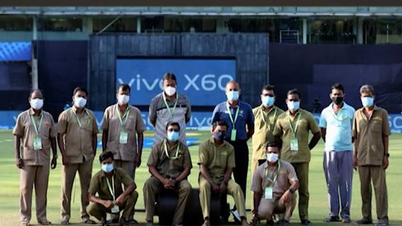 BCCI कडून वानखेडे स्टेडियममध्ये खेळपट्टी बनवण्यासाठी कष्ट घेणाऱ्या ग्राऊंड्समेनना 35000 रुपये बक्षीस