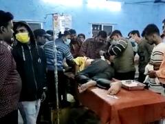 Bihar Crime: गोपालगंज में अपराधियों ने दवा दुकानदार को मारी गोली, मरा हुआ समझकर सड़क किनारे छोड़कर भागे