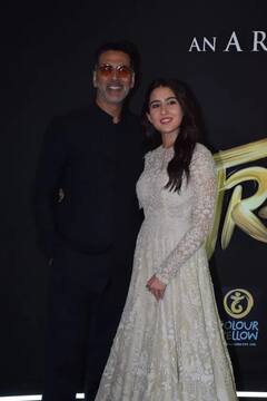 Atrangi Re:‘অন্তরঙ্গী রে’ সিনেমার মিউজিক লঞ্চ অনুষ্ঠানে সারার সঙ্গে খুনসুটিতে মাতলেন অক্ষয় কুমার