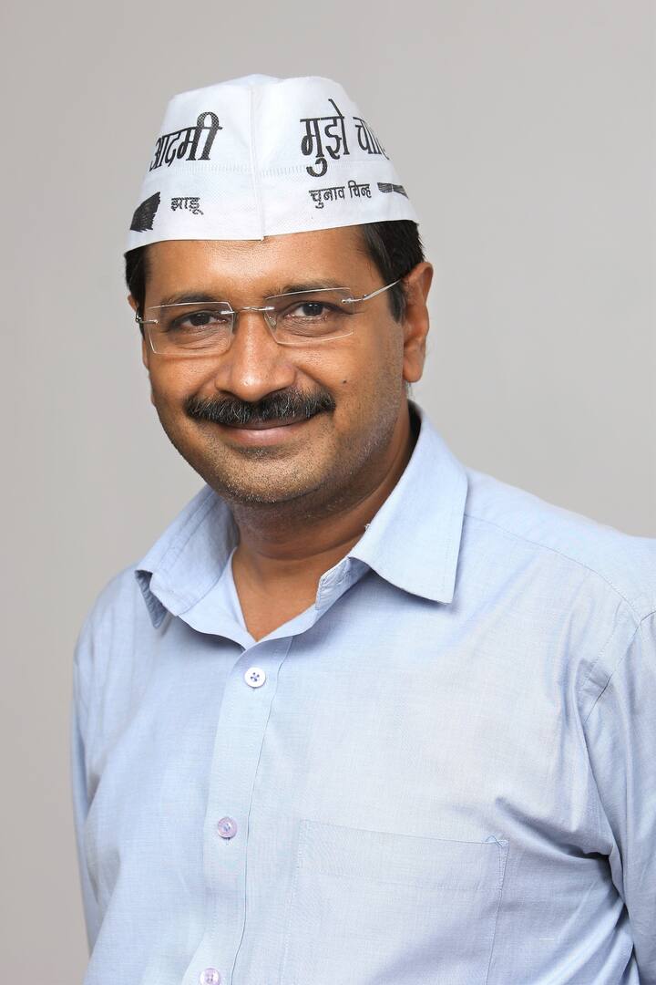 अरविंद केजरीवाल दिल्ली के मुख्यमंत्री हैं. राजनीति में आने के बहुत कम दिनों बाद ही उन्हें सीएम जैसे बड़े पद पर बैठने को मिला. बात एजुकेशन की करें तो अरविंद केजरीवाल आईआईटी ग्रेजुएट हैं. आईआईटी से बीटेक करने के बाद केजरीवाल ने आईआरएस की परीक्षा क्वालीफाई की थी.