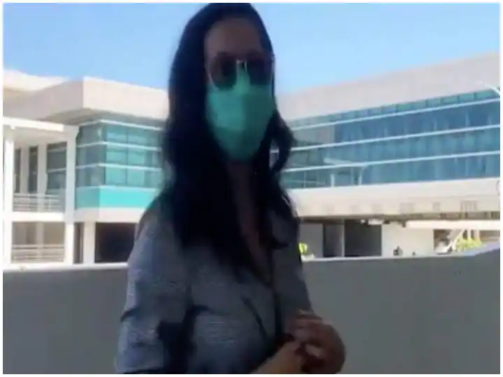 ਫੇਮਸ ਹੋਣ ਦੇ ਚੱਕਰ 'ਚ ਇਸ ਮਾਡਲ ਨੇ ਏਅਰ ਪੋਰਟ 'ਤੇ ਉਤਾਰੇ ਕੱਪੜੇ, ਬਣਾਈ ਅਸ਼ਲੀਲ ਵੀਡੀਓ