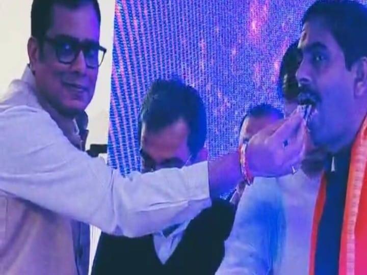 उनके अलावा जेडीयू संसदीय दल के नेता उपेंद्र कुशवाहा, जेडीयू विधायक डॉ. संजीव कुमार, पूर्व मंत्री प्रेम कुमार और कई अन्य नेता शामिल हुए. मिली जानकारी अनुसार बर्थडे पार्टी हिन्दू जागरण मंच के प्रदेश संयोजन जीवन कुमार द्वारा आयोजित की गई थी. कल उनका जन्मदिन था.