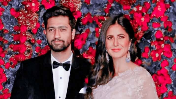 Katrina Kaif Vicky Kaushal Wedding: Katrina Kaif reached the mansion at 11 pm ANN Katrina Kaif-Vicky Kaushal Wedding: रात 11 बजे बरवाड़ा पैलेस पहुंची कैटरीना, मेहमानों के फोन लाने पर भी पाबंदी