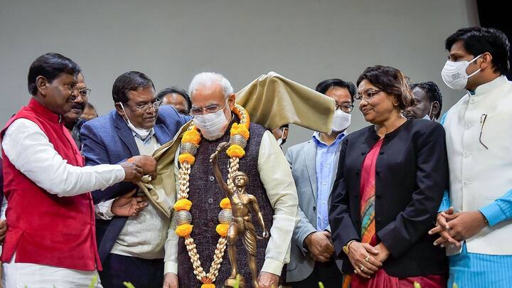 মঙ্গলবার দিল্লির জনপথে ডক্টর আম্বেদকর ইন্টারন্যাশনাল সেন্টারে ভারতীয় জনতা পার্টির সংসদীয় দলের বৈঠক বসে।