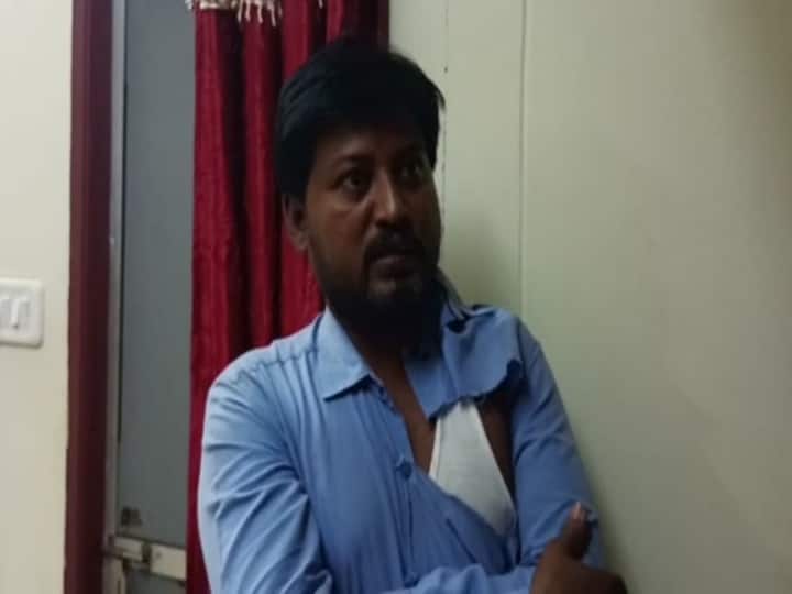 West Godavari Tadepalligudem private school teacher sexually abuses tenth class student Tadepalligudem: పదో తరగతి విద్యార్థినిపై లైంగిక వేధింపులు... కీచక టీచర్ కు దేహశుద్ధి చేసిన బాలిక బంధువులు