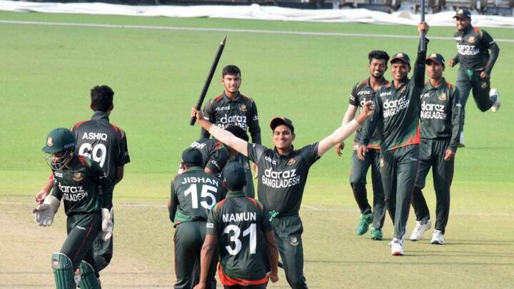 ম্যাচে জয়ের পরই উল্লাসে মেতে ওঠেন বাংলাদেশ অনূর্ধ্ব১৯ জাতীয় দলের ক্রিকেটাররা।
