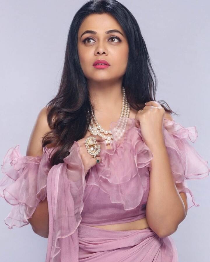नुकतेच तिने तिचे एका खास लूकमधील काही फोटो इन्स्टाग्रामवर शेअर केले आहेत. (Photo : @prarthana.behere/IG)