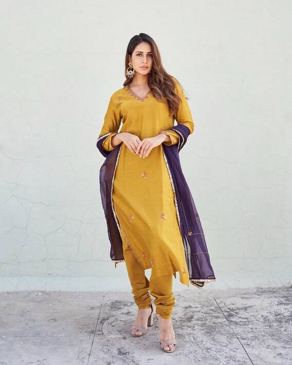 Lavanya Tripathi: ట్రెడిషనల్ గెటప్ లో 'అందాల రాక్షసి'.. క్లాసీ లుక్ తో కట్టిపడేస్తుంది..