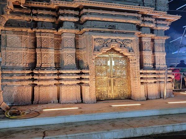 केंद्रीय संस्कृति व पर्यटन मंत्री जी किशन रेड्डी ने इस अवसर पर बताया कि काशी का देश और दुनिया में बहुत महत्व है. उन्होंने कहा, ‘‘प्रधानमंत्री मोदी के नेतृत्व में काशी विश्वनाथ मंदिर का पुनर्निर्माण किया गया है लेकिन मंदिर के वास्तविक स्वरूप के साथ कोई छेड़छाड़ नहीं की गई है.’’