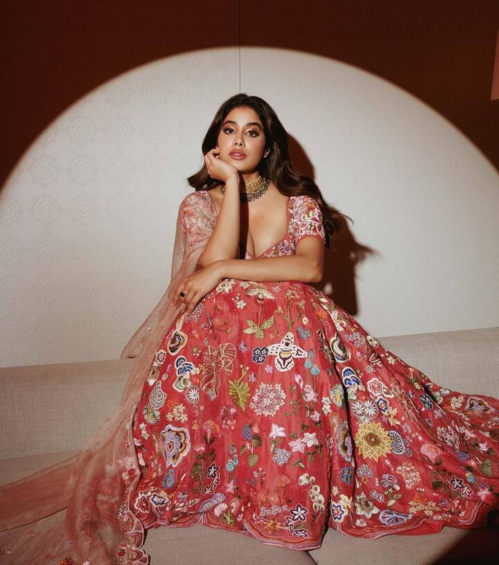 जान्हवीच्या या फोटोंवरून तुमचीही नजर हटणार नाही.(Photo : @janhvikapoor/IG)