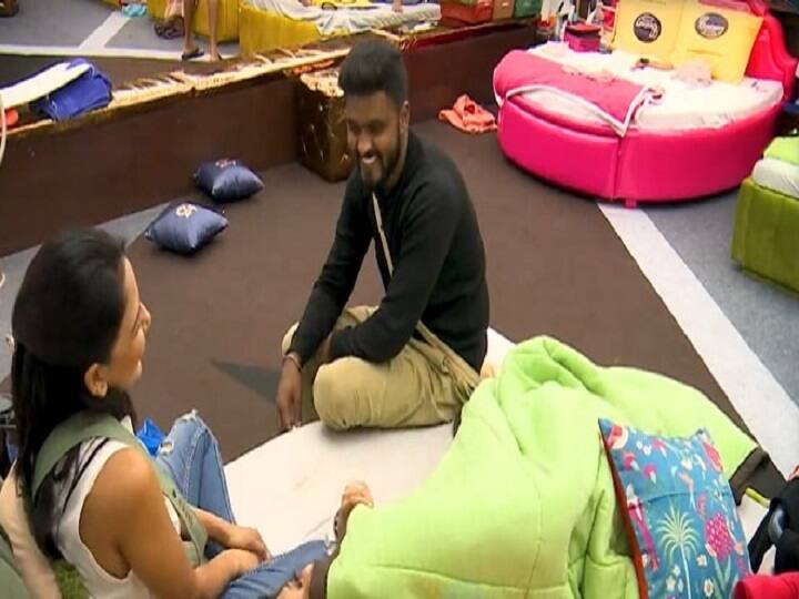 BiggBoss 5 Tamil Promo 1 day 65 amir says he is a fan of pavani, priyanka interrupts and mocks them BiggBoss 5 Tamil Promo: நேற்று மோதல், இன்று காதலா? ‛பாவனி ரசிகன்‛ அமீர் வாக்குமூலம்!