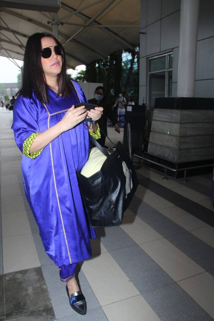 सामने आई तस्वीरों में आप देख सकते हैं कि नेहा धूपिया का पोस्ट प्रेग्नेंसी ग्लो देखने लायक है.