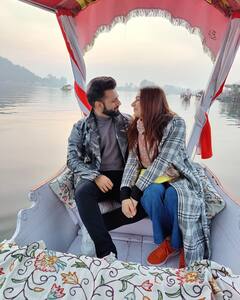 पत्नी Disha Parmar संग वेकेशन पर Rahul Vaidya, शिकारे में बैठ पत्नी पर लुटाया खूब प्यार