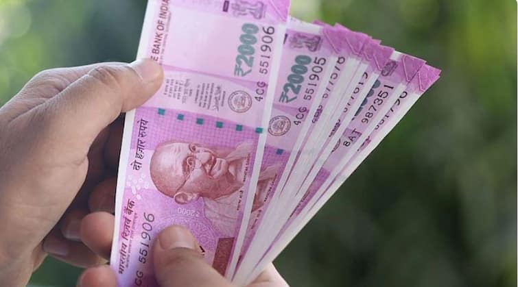 rs-2000-notes-now-175-of-total-banknotes-in-circulation-says-govt Rupees 2,000 Currency Note Update: বাজারে কমছে ২০০০-এর নোট ! সংসদে কী জানাল সরকার ?