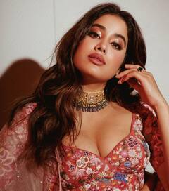 Janhvi Kapoor : जान्हवीच्या घायाळ करणाऱ्या अदा, नेटकरी झाले फिदा!