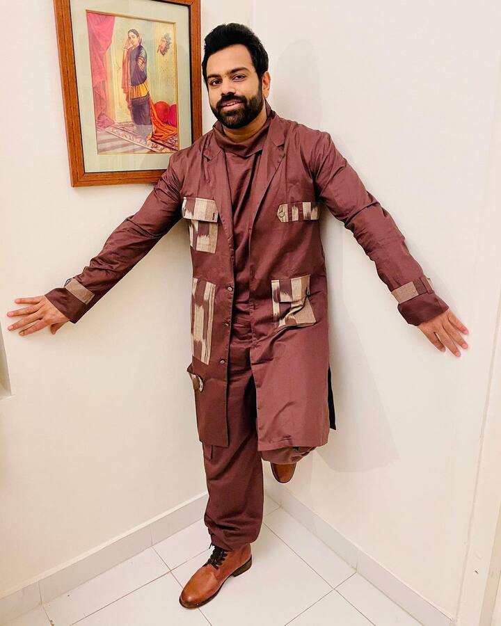 శ్రీరామచంద్ర 2005 నుంచి పాటలు పాడుతున్నా రాని గుర్తింపు సింగింగ్ కాంపిటేషన్ ద్వారా దేశ వ్యాప్తంగా మంచి పేరు సంపాదించుకున్నాడు. ఇండియన్ ఐడియల్ సింగర్ 2010 షో లో విజేతగా నిలిచాడు.