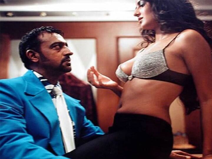 गुलशन ग्रोवर (Gulshan Grover): कैटरीना कैफ (Katrina Kaif) ने फिल्म बूम (Boom) से अपने फिल्मी करियर की शुरुआत की थी. हालांकि ये फिल्म सिल्वर स्क्रीन पर असफल रही थी. आपको बता दें, कैटरीना कैफ (Katrina Kaif Debut Movie) फिल्मों में आने से पहले एक मॉडल रह चुकी हैं. इन दिनों कैटरीना कैफ (Katrina Kaif Wedding) अपनी शादी को लेकर चर्चा में बनी हुई हैं.