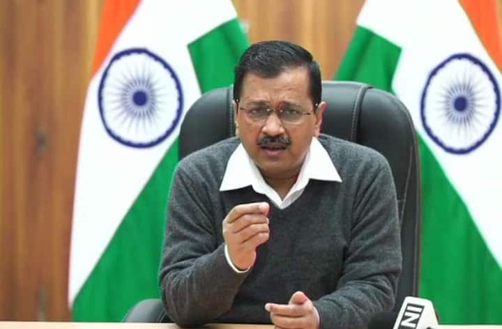 वहीं मुख्यमंत्री अरविंद केजरीवाल ने लोगों को आश्वस्त किया है कि कोरोना के नए वेरिएंट ओमिक्रोन से घबराने की जरूरत नहीं. केजरीवाल ने कहा कि दिल्ली सरकार हर स्थिति से निपटने के लिए तैयार है. ओमिक्रोन के मद्देनजर केजरीवाल सरकार ने ऑक्सिजन बेड्स, दवाईयों और दूसरी जरूरी चीजों के पुख्ता इंतजाम कर लिए हैं.