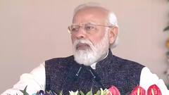 Gorakhpur से PM Modi का Akhilesh पर हमला, बोले- लाल टोपी वाले आतंकियों के समर्थक