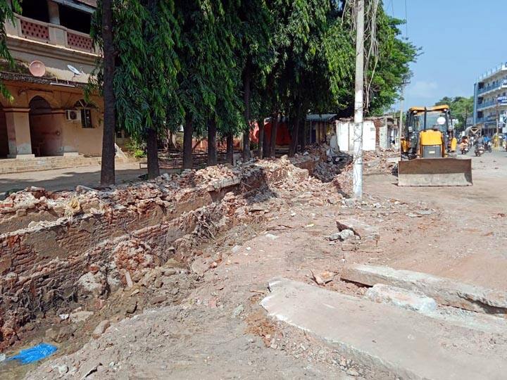 தஞ்சையில் நூற்றாண்டு பழமையான மழைநீர் வாய்க்கால்களில் ஆக்கிரமிப்புகள் அகற்றம்