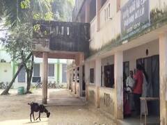 திருவாரூர்: இடிந்து விழும் நிலையில் அம்மையப்பன் அரசு மேல்நிலைப்பள்ளி கட்டடம் - முறையாக பராமரிக்க பெற்றோர்கள் கோரிக்கை