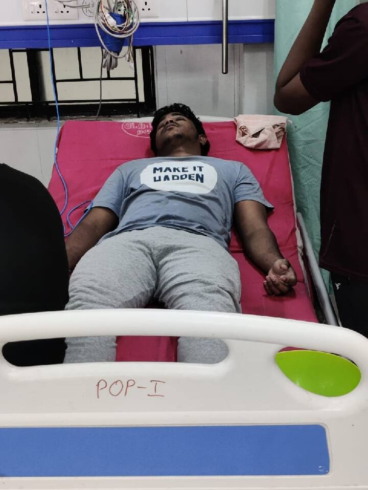 ராகிங் தொல்லையால் மாணவர் தற்கொலை முயற்சி - 4 மாணவர்கள் சஸ்பெண்ட்; காப்பாளர் இடமாற்றம் Dharmapuri: Student suicide attempt due to rocking harassment - 4 students suspended; Guardian relocation ராகிங் தொல்லையால் மாணவர் தற்கொலை முயற்சி - 4 மாணவர்கள் சஸ்பெண்ட்; காப்பாளர் இடமாற்றம்