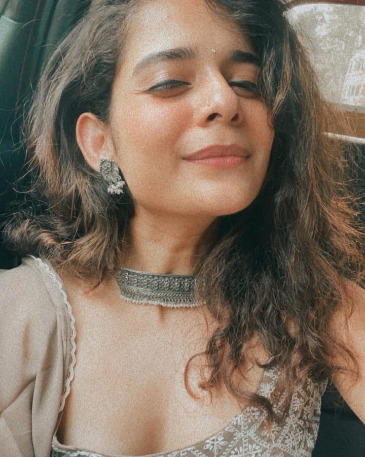 अभिनेत्री मिथिला पालकर तिच्या अभिनयासह बोल्ड अवतारासाठीही ओळखली जाते. ती नेहमीच सोशल मीडियावर विविध फोटो शेअर करत असते. (Photo:@mipalkarofficial/IG)