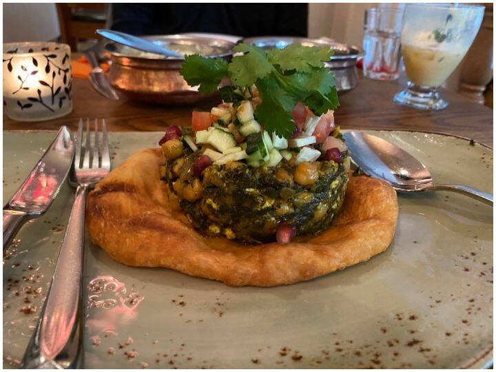 A man buy 1000 rs chole bhature in sweden restaurant, he share this chole bhature taste on reddit Viral News : क्या आपने कभी खाया है 1000 रुपये का छोला-भटूरा? इसके लिए सोशल मीडिया पर फूट रहा लोगों का गुस्सा