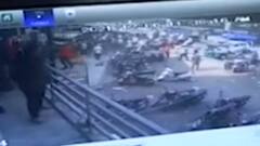 સુરતઃ મનપાની દબાણ હટાવવા ગયેલી ટીમ પર લારીધારકોએ કર્યો હુમલો, જુઓ સીસીટીવી ફુટેજ