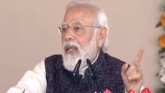 Gorakhpur: PM Modi का SP पर कड़ा प्रहार, 'लाल टोपी वालों को तिजोरी भरने के लिए सत्ता चाहिए'