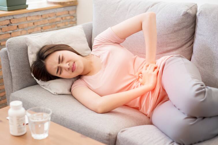Tips for reduce periods pain  periods cramps in women get instant relief in period pain menstruation Women health: પીરિયડસ દરમિયાન થતાં દુખાવા અને અન્ય પરેશાનીઓને નિવારવામાં કારગર છે આ 4 ટિપ્સ