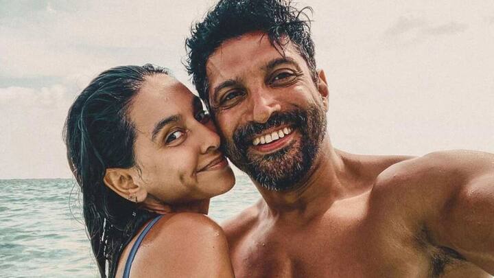 Shibani Dandekar and farhan Akhtar – शिबानी दांडेकर और फरहान अख्तर भी एक दूसरे के प्यार में दीवाने हैं और अक्सर अपनी रोमांटिक फोटो शेयर करते रहते हैं. इनकी जोड़ी को भी फैंस एक होता देखना चाहते हैं.