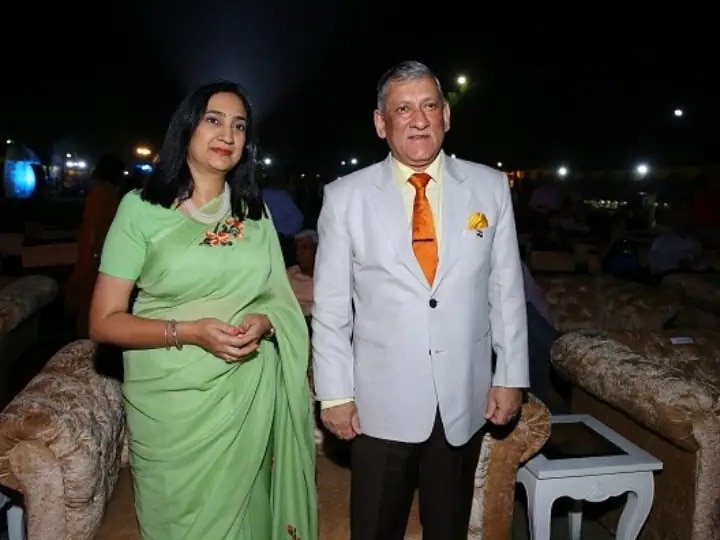 Madhulika Rawat Wife Of CDS Bipin Rawat Indian Army Chief Of Defense Staff  Daughter Of MP Politician TN Mi-17 Helicoptor Crashall You Need To Know | Madhulika  Rawat : आयुष्यभर खंबीर पाठिंबा,