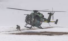 Kashmir: কাশ্মীরে তুষার আচ্ছাদিত পাহাড়ি অঞ্চলে সশস্ত্র বাহিনীর যৌথ হেলিবোর্ন মহড়া