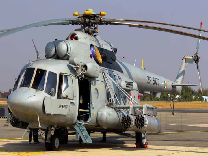Chopper Crash Ooty IAF Mi-17V5 army helicopter crash Coonoor Tamil nadu Coonoor Chopper Crash: பிபின் ராவத், மற்றும் ராணுவ அதிகாரிகள் பயணம் செய்த ஹெலிகாப்டர் குறித்த தகவல்கள் என்ன?